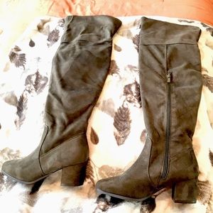 Woman’s olive green thigh high boot heel size 8